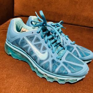 Mint Condition NIKE Air Max 2011 + Teal Blue with mixed blue bottom soles 7 US